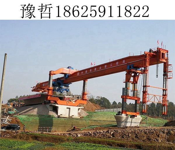 铁路架桥机施工是否需要考虑与现有铁路交通的协调和衔接问题？
