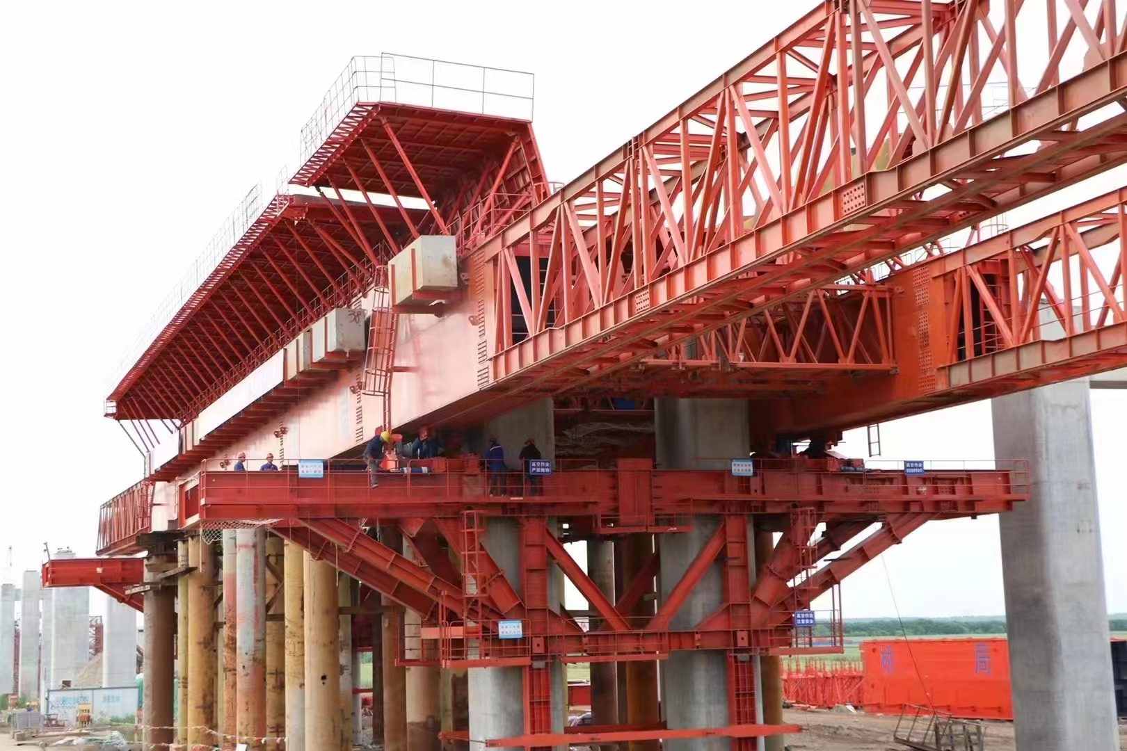 河北唐山移动模架厂家 曲线行走纠偏机构设计